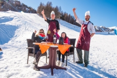 famiglia mangia dolci gelateria pasticceria biancaneve